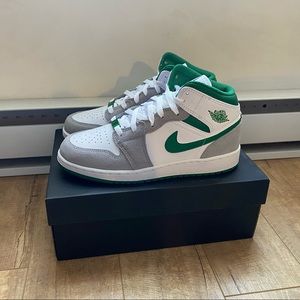 Jordan 1 Mid - Pine Green Smoke Grey / 8.5 women